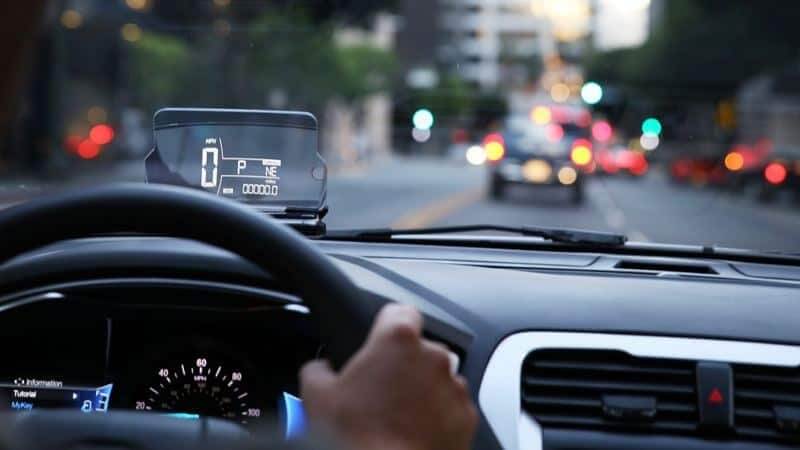 Tác dụng của nước rửa kính ô tô đối với tầm nhìn khi lái xe